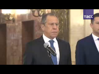Сергей Лавров возлагает венок в память героев Великой Отечественной войны