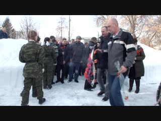 Возложение венков у памятника воинам-интернационалистам