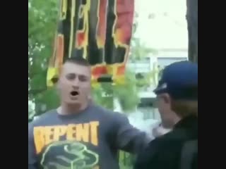 У этого парня лучше реакция, чем у Флойда Мейвезера 😂👊