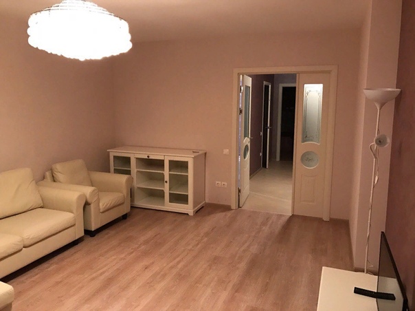 м.Университет — 420 м <br>Строителей, 6 к6 <br>Гагаринский район <br>Сдаю 2-комнатную квартиру только на длительный срок (от пол года и больше). Квартира светлая, уютная. В зале: диван, телевизор. Кухня также меблирована полностью. Техника вся предоставляется: телевизор, холодильник, микроволновка, стиральная машинка. Двор чистый и спокойный. В пешей доступности, остановки, магазины и многое другое. <br>Аренда 38000+ т.р. <br>Все вопросы по тел.89653095408 - фото Фото: м.Университет — 420 м <br>Строителей, 6 к6 <br>Гагаринский район <br>Сдаю 2-комнатную квартиру только на длительный срок (от пол года и больше). Квартира светлая, уютная. В зале: диван, телевизор. Кухня также меблирована полностью. Техника вся предоставляется: телевизор, холодильник, микроволновка, стиральная машинка. Двор чистый и спокойный. В пешей доступности, остановки, магазины и многое другое. <br>Аренда 38000+ т.р. <br>Все вопросы по тел.89653095408