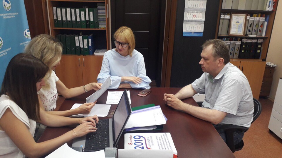 Константин Бойко сдает документы на выдвижение в избирком