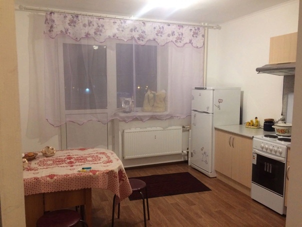 м.Беляево — 430 м <br>Генерала Антонова, 4 к2 <br>Сдам 1-комнатную квартиру. В квартире сделан недавно ремонт. Из мебели шкаф зеркальный, комод, стол, диван, кухонная мебель + стол со стульями. <br>Также вся необходимая техника для проживания: холодильник, эл.плита+духовка, стиральная машинка, небольшой телевизор. Санузел совмещен,имеется ванна и раковина. <br>цена 26000 <br>тел. 89653095408 - фото Фото: м.Беляево — 430 м <br>Генерала Антонова, 4 к2 <br>Сдам 1-комнатную квартиру. В квартире сделан недавно ремонт. Из мебели шкаф зеркальный, комод, стол, диван, кухонная мебель + стол со стульями. <br>Также вся необходимая техника для проживания: холодильник, эл.плита+духовка, стиральная машинка, небольшой телевизор. Санузел совмещен,имеется ванна и раковина. <br>цена 26000 <br>тел. 89653095408