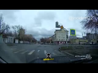 В Барнауле ветром сдуло светофор (Инцидент Барнаул)