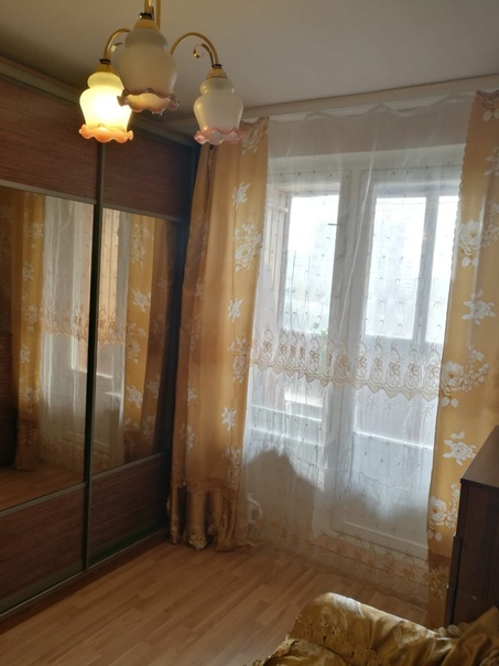Сдаю комнату с балконом в коммуналке на Пражской. Транспорт в шаговой доступности. Соседи хорошие. Санузел раздельный. Рассмотрю все варианты. 16000 + свет, вода.<br>Звонить или писать в whatsapp +79776260543<br><br> Комарова - фото Фото: Сдаю комнату с балконом в коммуналке на Пражской. Транспорт в шаговой доступности. Соседи хорошие. Санузел раздельный. Рассмотрю все варианты. 16000 + свет, вода.<br>Звонить или писать в whatsapp +79776260543<br><br> Комарова