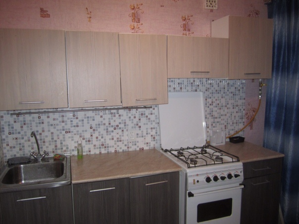 В Менделеевске продаётся однокомнатная квартира 36,6 кв.м. с мебелью на первом этаже пятиэтажного кирпичного дома по адресу: ул. Чоловского, 8. Балкон застекленный 2 м.. Чугунные батареи. Санузел совмещённый. Чистый подъезд, тихие соседи. Красивый вид из окон. <br>Рядом с домом находятся: школа, дет. сад, магазины, почта, дом культуры, библиотека, стоматология. Все остальное в шаговой доступности. <br>Собственник. 1.100.000 р. Торг. <br>Тел. 8 (927) 451-43-65 Лилия. - фото Фото: В Менделеевске продаётся однокомнатная квартира 36,6 кв.м. с мебелью на первом этаже пятиэтажного кирпичного дома по адресу: ул. Чоловского, 8. Балкон застекленный 2 м.. Чугунные батареи. Санузел совмещённый. Чистый подъезд, тихие соседи. Красивый вид из окон. <br>Рядом с домом находятся: школа, дет. сад, магазины, почта, дом культуры, библиотека, стоматология. Все остальное в шаговой доступности. <br>Собственник. 1.100.000 р. Торг. <br>Тел. 8 (927) 451-43-65 Лилия.