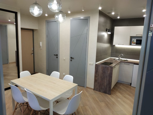 Славянский Бульвар, Герасима Курина, 42<br> Аренда 38.000 рублей<br>8-929-112-72-94<br> Двухкомнатная квартира с двумя отдельными комнатами, раздельным санузлом. <br> Необычное решение - прихожая выполняет функцию обеденной зоны, кухня не огорожена стеной. Квартира очень светлая, множество светильников, не зависимых друг от друга. Можно настроить приглушённый свет.<br>Метро недалеко, можно дойти пешком. Мебель остаётся, также можно завести свою, места хватит.<br> Желательно на длительный срок, заселяетесь сразу после просмотра. - фото Фото: Славянский Бульвар, Герасима Курина, 42<br> Аренда 38.000 рублей<br>8-929-112-72-94<br> Двухкомнатная квартира с двумя отдельными комнатами, раздельным санузлом. <br> Необычное решение - прихожая выполняет функцию обеденной зоны, кухня не огорожена стеной. Квартира очень светлая, множество светильников, не зависимых друг от друга. Можно настроить приглушённый свет.<br>Метро недалеко, можно дойти пешком. Мебель остаётся, также можно завести свою, места хватит.<br> Желательно на длительный срок, заселяетесь сразу после просмотра.