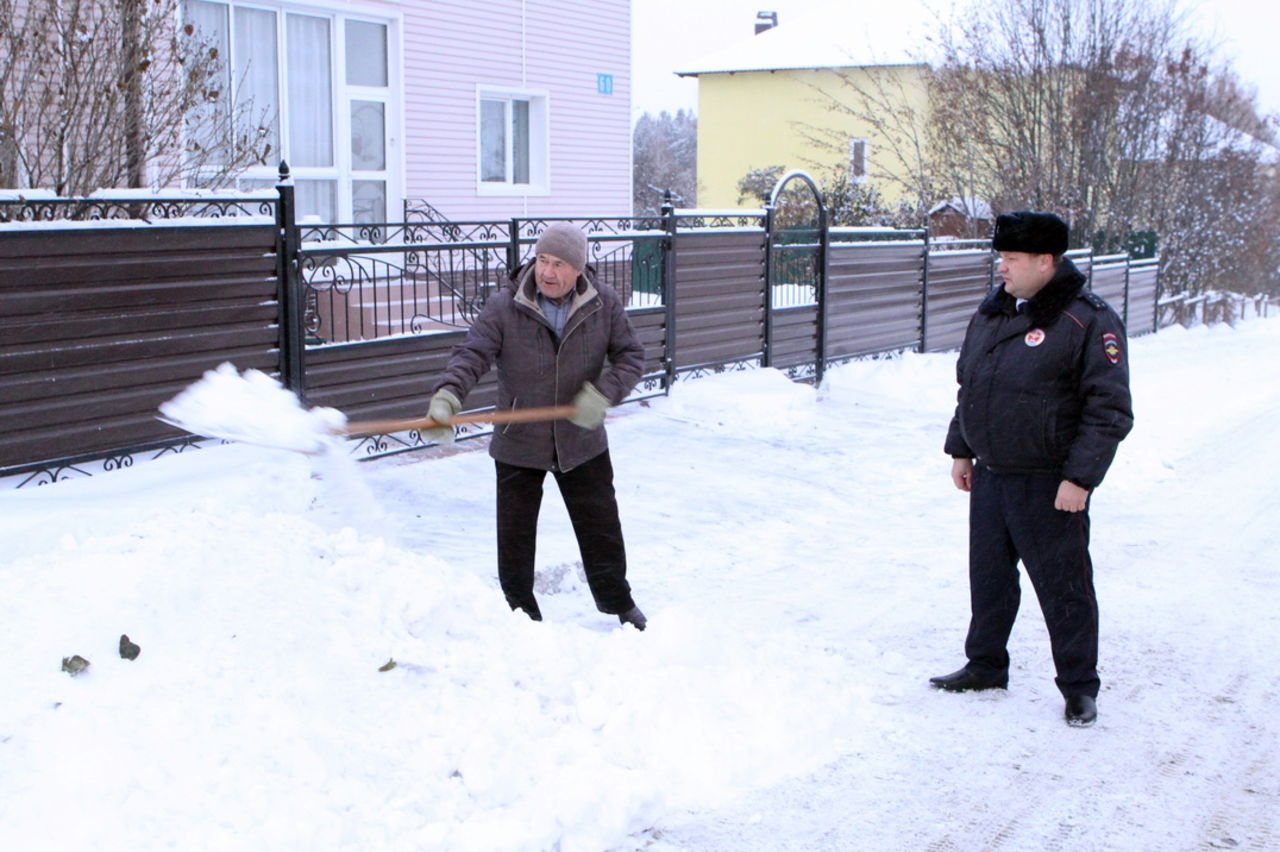 Не выкидывайте снег на дорогу