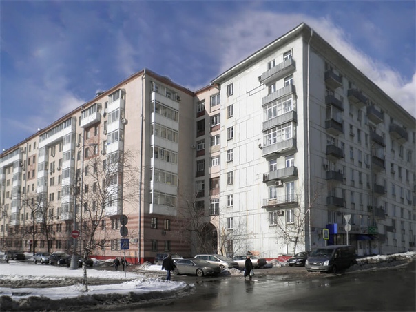 СРОЧНАЯ ПРОДАЖА!!! Предлагаем помещение или арендный бизнес 564 кв.м в ЦАО. <br>Удобное территориальное расположение здания делают наше предложение привлекательным для широкого круга клиентов. <br>Рядом ТТК и Комсомольский проспект. <br>Адрес Москва ул. Хамовнический Вал, д.24 Район Хамовники. <br>5 минут пешком от станции метро Спортивная Лужники <br> <br>ИНФРАСТРУКТУРА <br>Жилое здание в престижном районе исторической жилой застройки. <br>Расположено на первой линии домов на углу Хамовнического Вала и Комсомольского проспекта. <br>Прилегающая территория благоустроена, асфальтирована. <br>Имеются места для бесплатной парковки автомобилей во внутреннем дворе. <br>Три отдельных входа: один – с фасадной части здания и 2 отдельных входа со двора. <br>Проход через высокую арку на первую линию домов. <br> <br>ВНУТРЕННИЕ ПОМЕЩЕНИЯ <br>Предлагаемое помещение расположено в цокольном этаже. <br>Оконные проемы расположены в приямках очень светлое <br>Все входы в помещение изолированы от жилых подъездов. <br>Зальная планировка на этаже. <br>Высота потолков в среднем 2,7 метра. <br>Выполнена современная отделка. <br>Пол-плитка, потолок и стены окрашены в теплые тона. <br>В некоторых частях помещения имеется мозаичный декор. <br>Установлены современные межкомнатные двери. <br>Помещения легко поддаются перепланировке. <br> <br>ТЕХНИЧЕСКИЕ КОММУНИКАЦИИ <br>Мощность энергоснабжения 75 кВА. <br>Централизованное отопление, канализация и холодная вода, 5 санузлов. <br>Система принудительной вентиляции. <br>Имеется кондиционирование. <br>Подключен высокоскоростной проводной интернет. <br>НАЗНАЧЕНИЕ И ВОЗМОЖНОЕ ИСПОЛЬЗОВАНИЕ <br>Назначение свободное: торговля, услуги населению, офис, мини-гостиница, фитнес-центр. <br>Можно использовать как для целей Вашей компании, так и для сдачи в аренду. <br>В данный момент все помещения сданы. <br>цена 10.000.000 мил <br>8(966)025-51-42 - фото Фото: СРОЧНАЯ ПРОДАЖА!!! Предлагаем помещение или арендный бизнес 564 кв.м в ЦАО. <br>Удобное территориальное расположение здания делают наше предложение привлекательным для широкого круга клиентов. <br>Рядом ТТК и Комсомольский проспект. <br>Адрес Москва ул. Хамовнический Вал, д.24 Район Хамовники. <br>5 минут пешком от станции метро Спортивная Лужники <br> <br>ИНФРАСТРУКТУРА <br>Жилое здание в престижном районе исторической жилой застройки. <br>Расположено на первой линии домов на углу Хамовнического Вала и Комсомольского проспекта. <br>Прилегающая территория благоустроена, асфальтирована. <br>Имеются места для бесплатной парковки автомобилей во внутреннем дворе. <br>Три отдельных входа: один – с фасадной части здания и 2 отдельных входа со двора. <br>Проход через высокую арку на первую линию домов. <br> <br>ВНУТРЕННИЕ ПОМЕЩЕНИЯ <br>Предлагаемое помещение расположено в цокольном этаже. <br>Оконные проемы расположены в приямках очень светлое <br>Все входы в помещение изолированы от жилых подъездов. <br>Зальная планировка на этаже. <br>Высота потолков в среднем 2,7 метра. <br>Выполнена современная отделка. <br>Пол-плитка, потолок и стены окрашены в теплые тона. <br>В некоторых частях помещения имеется мозаичный декор. <br>Установлены современные межкомнатные двери. <br>Помещения легко поддаются перепланировке. <br> <br>ТЕХНИЧЕСКИЕ КОММУНИКАЦИИ <br>Мощность энергоснабжения 75 кВА. <br>Централизованное отопление, канализация и холодная вода, 5 санузлов. <br>Система принудительной вентиляции. <br>Имеется кондиционирование. <br>Подключен высокоскоростной проводной интернет. <br>НАЗНАЧЕНИЕ И ВОЗМОЖНОЕ ИСПОЛЬЗОВАНИЕ <br>Назначение свободное: торговля, услуги населению, офис, мини-гостиница, фитнес-центр. <br>Можно использовать как для целей Вашей компании, так и для сдачи в аренду. <br>В данный момент все помещения сданы. <br>цена 10.000.000 мил <br>8(966)025-51-42
