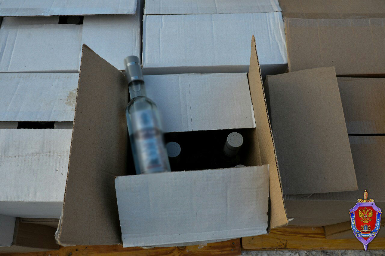 ФСБ и полиция накрыли склад с контрафактной водкой в Ульяновской области