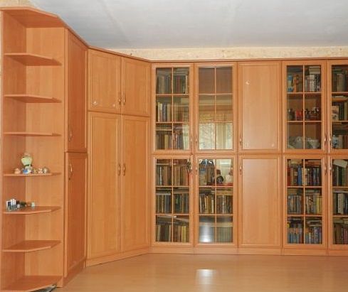 Королёв! Сдаём полкомнаты (22кв.м) девушке. <br>В 5-ти минутах от дома - станция Болшево. <br>Ближайшее метро ( 25 минут ст. Северянин ), - м. Ростокино; <br>До Москвы 30-40 минут экспресс, электричка, - ст. Ярославский вокзал. <br>2-х комнатная квартира! <br>Сдаём полкомнаты (койко-место) для девушки - 8ку, - свет, вода, газ, интернет включены в данную сумму) <br>*** <br>В этой комнате проживает хорошая работающая девушка 24 года, которая постоянно работает, на выходные уезжает, её почти не бывает, - в соседней девушка - вегетарианка, адекватная, творческая, без В/П <br>Ищем человека с которым нам будет комфортно. <br>*** <br>Что важно: чистота, порядок, уют, платёжеспособность. <br>Мы не против гостей, если они тихие, не мешают. <br>Предпочитаем людей адекватных, с которыми можно договориться. Можем пообщаться, поддержать разговор, но в меру, без нарушения личного пространства. <br>*Предоплата последнего месяца 100%, можно разбить на две части. <br>КОМНАТА СДАЁТСЯ только девушкам! <br>Тел.: +7 917 587 45 00 (рабочий номер - Фото: Королёв! Сдаём полкомнаты (22кв.м) девушке. <br>В 5-ти минутах от дома - станция Болшево. <br>Ближайшее метро ( 25 минут ст. Северянин ), - м. Ростокино; <br>До Москвы 30-40 минут экспресс, электричка, - ст. Ярославский вокзал. <br>2-х комнатная квартира! <br>Сдаём полкомнаты (койко-место) для девушки - 8ку, - свет, вода, газ, интернет включены в данную сумму) <br>*** <br>В этой комнате проживает хорошая работающая девушка 24 года, которая постоянно работает, на выходные уезжает, её почти не бывает, - в соседней девушка - вегетарианка, адекватная, творческая, без В/П <br>Ищем человека с которым нам будет комфортно. <br>*** <br>Что важно: чистота, порядок, уют, платёжеспособность. <br>Мы не против гостей, если они тихие, не мешают. <br>Предпочитаем людей адекватных, с которыми можно договориться. Можем пообщаться, поддержать разговор, но в меру, без нарушения личного пространства. <br>*Предоплата последнего месяца 100%, можно разбить на две части. <br>КОМНАТА СДАЁТСЯ только девушкам! <br>Тел.: +7 917 587 45 00 (рабочий номер -