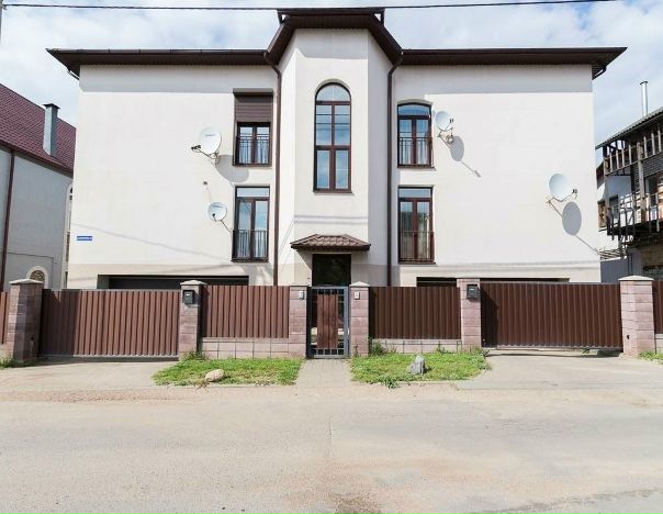 Продается видовая 4 к квартира 228 кв.м в центральном районе Минска. По Ул. Багратиона. +гараж, участок 2 сотки, котельная. В квартире 2 спальни, большая гостиная+кухня, раб.кабинет, гардеробная, 2 санузла, лоджия. Цена: 160 000 евро <br>#продам #недвижимость_белоруссия #белоруссия <br>Подробнее информация : <br>Елена Viber +7 911 144 70 6девять - фото Фото: Продается видовая 4 к квартира 228 кв.м в центральном районе Минска. По Ул. Багратиона. +гараж, участок 2 сотки, котельная. В квартире 2 спальни, большая гостиная+кухня, раб.кабинет, гардеробная, 2 санузла, лоджия. Цена: 160 000 евро <br>#продам #недвижимость_белоруссия #белоруссия <br>Подробнее информация : <br>Елена Viber +7 911 144 70 6девять
