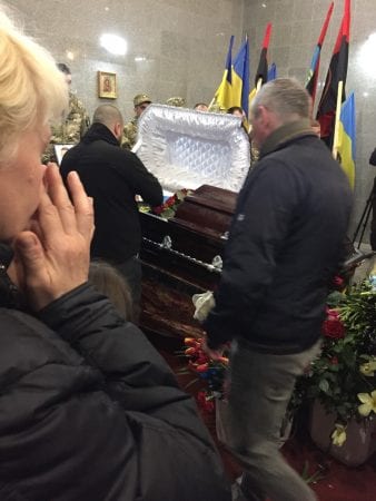 В Мариуполе провели в последний путь погибшего на Донбассе "Смурфика": фото В Мариуполе провели в последний путь погибшего на Донбассе "Смурфика": фото