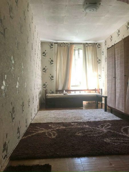 Сдаётся большая, уютная, изолированная, светлая комната для одной девушки (от 19 до 37 лет) в замечательном зеленом районе (Фили-Давыдково, ЗАО) по соседству расположены парк Победы и Филевский парк, очень близко к Кутузовскому проспекту, рядом метро Славянский бульвар и Кунцевская. Вся инфраструктура рядом (магазины, аптеки и пр.) <br>Стоимость 15 т. р. в месяц, залог за последний месяц. <br>Собственник в квартире не бывает. Ищу замену себе. Заселиться можно уже в эти выходные! По вопросам в л/с и по телефону 89255959125<br><br> Астафьева - фото Фото: Сдаётся большая, уютная, изолированная, светлая комната для одной девушки (от 19 до 37 лет) в замечательном зеленом районе (Фили-Давыдково, ЗАО) по соседству расположены парк Победы и Филевский парк, очень близко к Кутузовскому проспекту, рядом метро Славянский бульвар и Кунцевская. Вся инфраструктура рядом (магазины, аптеки и пр.) <br>Стоимость 15 т. р. в месяц, залог за последний месяц. <br>Собственник в квартире не бывает. Ищу замену себе. Заселиться можно уже в эти выходные! По вопросам в л/с и по телефону 89255959125<br><br> Астафьева