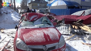 Ураган в Архангельске валил столбы и срывал крыши