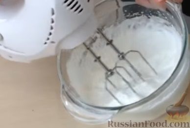 Торт Тирамису Печенье савоярди - 100 г Сыр маскарпоне - 250 г Яйца - 2 шт. Пудра сахарная - 5 ст. ложек Кофе холодный - 200 мл Вино сладкое (по желанию) - 100 грамм или ликер молочно-кофейный