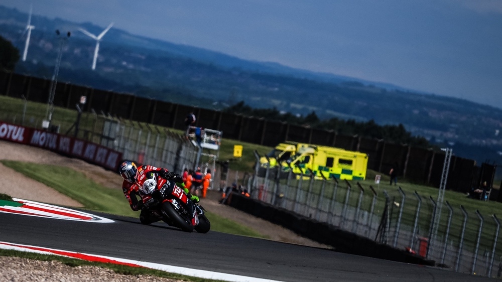 Фотографии с 8-го этапа WSBK 2019 в Донингтон Парке