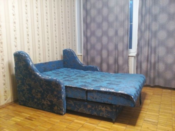 Фото: Ищу соседку в снимаемую мной однокомнатную квартиру. Я адекватная, платежеспособная девушка, уважаю чужое личное пространство. Ищу такую же девушку/женщину. <br> <br>Метро Мичуринский проспект (10 минут пешком) (Желтая ветка). <br>Также рядом Красная ветка - метро Проспект Вернадского/Юго-Западная - 7 минут на автобусе. <br> <br>Есть 2 двуспальные кровати, телевизор, стиральная машинка, микроволновка, вай-фай. Заключается Договор с собственником. <br> <br>Месячная стоимость - 15 000 руб + коммуналка с интернетом около 1 000 руб. Есть депозит 15 000 руб. <br> <br>PS: рядом супермаркет 