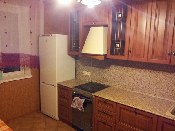 Сдам 1-комн. кв. в Моск. обл., г. Балашиха, ул. Советская д. 56 <br>23 000 руб. в месяц на длительный срок , коммунальные платежи включены (кроме счетчиков), 1 мес. предоплата, собственник. <br>Общая информация: 15/17 пан. дома, Общая 40м, комната 20м, кухня 9м, лоджия, хороший ремонт. <br>В квартире имеется: кухонная мебель, жилая мебель, холодильник, кух. плита, стиральная машина. Дом находится в 5 мин. пешком от станции Балашиха (30 мин. до м. Курская). Маршрутки 30 мин. транспортом до станций метро Новогиреево, Щелковская ! Рядом магазин Атак, Пятерочка, а также лесопарк и река. Рассмотрим славян ! 8-985-317-27-34 Сергей - фото Фото: Сдам 1-комн. кв. в Моск. обл., г. Балашиха, ул. Советская д. 56 <br>23 000 руб. в месяц на длительный срок , коммунальные платежи включены (кроме счетчиков), 1 мес. предоплата, собственник. <br>Общая информация: 15/17 пан. дома, Общая 40м, комната 20м, кухня 9м, лоджия, хороший ремонт. <br>В квартире имеется: кухонная мебель, жилая мебель, холодильник, кух. плита, стиральная машина. Дом находится в 5 мин. пешком от станции Балашиха (30 мин. до м. Курская). Маршрутки 30 мин. транспортом до станций метро Новогиреево, Щелковская ! Рядом магазин Атак, Пятерочка, а также лесопарк и река. Рассмотрим славян ! 8-985-317-27-34 Сергей