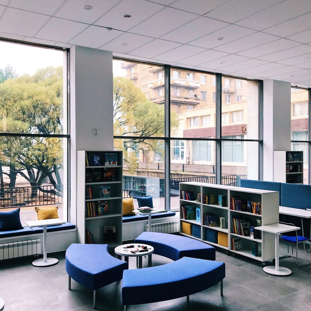 Библиотека маяковского на большеохтинском 8. В. Библиотека маяковского большеохтинский 8. Библиотека фонтанка 44. Библиотека маяковского большеохтинский.