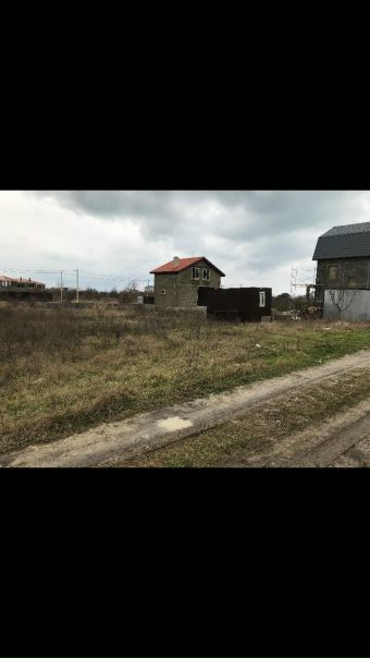 В одном из самых замечательных районов Краснодарского края продается земельный участок в ИЖС от собственника в черте города Геленджика. Земельный участок под строительство как собственного дома, так гостевого дома для сдачи в аренду, площадью 8 соток. <br>------------------------------------------------— <br>Преимущества покупки участка: <br> Дорога, <br> Газ в 100 метрах ,есть возможность подключить. <br> Электричество и вода на участке . Вода централизована. <br> В 15 минутах ходьбы до моря и прекрасный вид на горы. <br> Отличный гольф клуб <br> Развивается инфраструктура ,есть магазин,строиться детский сад. <br> Автобусное движение ,остановка в 400 метрах от участка. <br>Почему нужно выбрать именно наш участок <br>•Есть вагончик,что облегчит строительство вашего дома <br>•Подготовлены и залиты сваи для забора по всему периметру участка. <br>•Участок ровный не придется тратиться на выравнивания для строительства <br>•Земля сухая ,не будет постоянного болота на участке . <br>•Один совершеннолетний собственник, все документы проверены и готовы к совершению сделки. Чистая продажа, поэтому мы сможем выйти на сделку максимально быстро. <br>------------------------------------------------— <br>Возможно вы мечтаете о своем неповторимом винограднике с небольшой винодельней или просто хотите любой другой сад, либо выращивать другую нужную сельхозпродукцию. А может вы строитель и используете землю под строительство красивых домиков.... Не упускайте свой шанс исполнить мечту! Ждем именно Вас на просмотр! <br>Цена за такой прекрасный участок 4500000 торг <br> Звоните прямо сейчас 89996398632 и 8 (967) 303-33-37 Антон и получите лучшее предложение по цене и качеству на рынке недвижимости - фото Фото: В одном из самых замечательных районов Краснодарского края продается земельный участок в ИЖС от собственника в черте города Геленджика. Земельный участок под строительство как собственного дома, так гостевого дома для сдачи в аренду, площадью 8 соток. <br>------------------------------------------------— <br>Преимущества покупки участка: <br> Дорога, <br> Газ в 100 метрах ,есть возможность подключить. <br> Электричество и вода на участке . Вода централизована. <br> В 15 минутах ходьбы до моря и прекрасный вид на горы. <br> Отличный гольф клуб <br> Развивается инфраструктура ,есть магазин,строиться детский сад. <br> Автобусное движение ,остановка в 400 метрах от участка. <br>Почему нужно выбрать именно наш участок <br>•Есть вагончик,что облегчит строительство вашего дома <br>•Подготовлены и залиты сваи для забора по всему периметру участка. <br>•Участок ровный не придется тратиться на выравнивания для строительства <br>•Земля сухая ,не будет постоянного болота на участке . <br>•Один совершеннолетний собственник, все документы проверены и готовы к совершению сделки. Чистая продажа, поэтому мы сможем выйти на сделку максимально быстро. <br>------------------------------------------------— <br>Возможно вы мечтаете о своем неповторимом винограднике с небольшой винодельней или просто хотите любой другой сад, либо выращивать другую нужную сельхозпродукцию. А может вы строитель и используете землю под строительство красивых домиков.... Не упускайте свой шанс исполнить мечту! Ждем именно Вас на просмотр! <br>Цена за такой прекрасный участок 4500000 торг <br> Звоните прямо сейчас 89996398632 и 8 (967) 303-33-37 Антон и получите лучшее предложение по цене и качеству на рынке недвижимости
