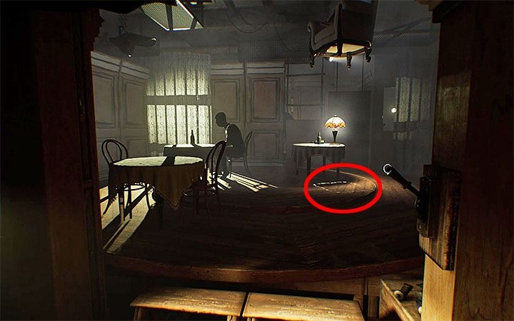 платформа с висячим стулом в акте 1 Layers of Fear 2