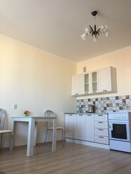 Сдаётся уютная студия 25 м + 5 м лоджия от собственника в пешей доступности 10-15 мин метро Девяткино мурино. В квартире никто ещё не жил , все новое и все для комфортного проживания имеится. Можно заезжать сразу) все магазины в пешей доступности и метро. Сдается на длительный срок, для 1- пары,без животных, АГЕНТАМ НЕ ЗВОНИТЬ!<br>Оплата в месяц: 20000 руб. + КУ + счетчики (свет и вода Г и Х)<br>Залог: 20000 руб.<br>Только для граждан РФ, для русской семьи, аккуратные и чистоплотные, без домашних животных.<br>Подробности по телефону с 10:00 до 20:00<br>+79062640144 Ольга - фото Фото: Сдаётся уютная студия 25 м + 5 м лоджия от собственника в пешей доступности 10-15 мин метро Девяткино мурино. В квартире никто ещё не жил , все новое и все для комфортного проживания имеится. Можно заезжать сразу) все магазины в пешей доступности и метро. Сдается на длительный срок, для 1- пары,без животных, АГЕНТАМ НЕ ЗВОНИТЬ!<br>Оплата в месяц: 20000 руб. + КУ + счетчики (свет и вода Г и Х)<br>Залог: 20000 руб.<br>Только для граждан РФ, для русской семьи, аккуратные и чистоплотные, без домашних животных.<br>Подробности по телефону с 10:00 до 20:00<br>+79062640144 Ольга