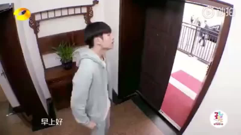 Winwin singing ‘good morning’