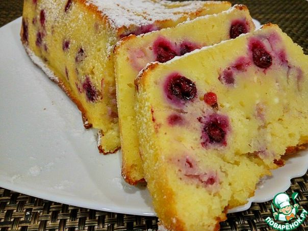 Манник с творогом и черной смородиной