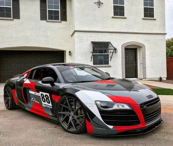 AUDI R8 