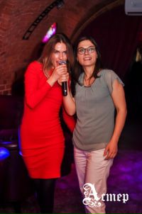  Пока погодка особо нас не радует, нужно провести зажигательную ночь у нас в караоке, спев несколько… 