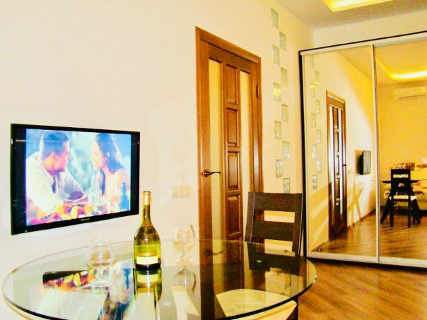#2комнатнач<br>Адрес: Архитектора Власова,45<br>Цена: 36000<br>Метро: Новые Черёмушки( 9 мин пешком), Калужская(14 мин пешком)<br>Телефоны для связи: 89995854601(пришитые в мессенджерах), 89080486923 (звоните)<br><br>Сдам двухкомнатную квартиру девушкам или молодым людям(не более 4-х человек) и так же семейной паре. В квартире есть всё необходимое для проживания, диван, двухспальная кровать, кондиционер, два телевизора, микроволновка, холодильник, пылесос и т.д. В шаговой доступности магазины,аптеки и т.д. Ищу платежеспособных жильцов.<br>#арендаквартирвмоскве#снимуквартиру#сдамквартиру#снимуквартирумосква#сдамквартирумосква#арендаквартир#москвааренда#снятьквартирувмоскве#квартиравмоскве#недвижимостьвмоскве#следуй#следуйзамной#подпишись#девушка#девушки#лайки#лайкивзаимно#селфи#привет#инстаграм#супер#инстаграманит#ремонтквартир#инстамода#мода#универ#университет#москва - фото Фото: #2комнатнач<br>Адрес: Архитектора Власова,45<br>Цена: 36000<br>Метро: Новые Черёмушки( 9 мин пешком), Калужская(14 мин пешком)<br>Телефоны для связи: 89995854601(пришитые в мессенджерах), 89080486923 (звоните)<br><br>Сдам двухкомнатную квартиру девушкам или молодым людям(не более 4-х человек) и так же семейной паре. В квартире есть всё необходимое для проживания, диван, двухспальная кровать, кондиционер, два телевизора, микроволновка, холодильник, пылесос и т.д. В шаговой доступности магазины,аптеки и т.д. Ищу платежеспособных жильцов.<br>#арендаквартирвмоскве#снимуквартиру#сдамквартиру#снимуквартирумосква#сдамквартирумосква#арендаквартир#москвааренда#снятьквартирувмоскве#квартиравмоскве#недвижимостьвмоскве#следуй#следуйзамной#подпишись#девушка#девушки#лайки#лайкивзаимно#селфи#привет#инстаграм#супер#инстаграманит#ремонтквартир#инстамода#мода#универ#университет#москва