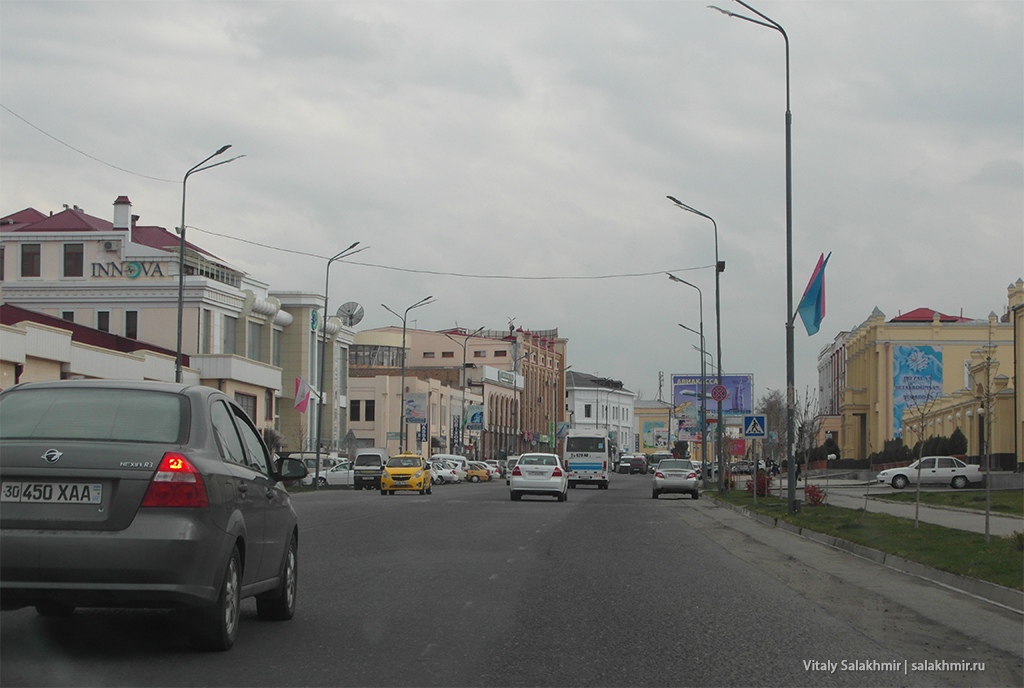 Улица в Самарканде, дорога из Бухары 2019