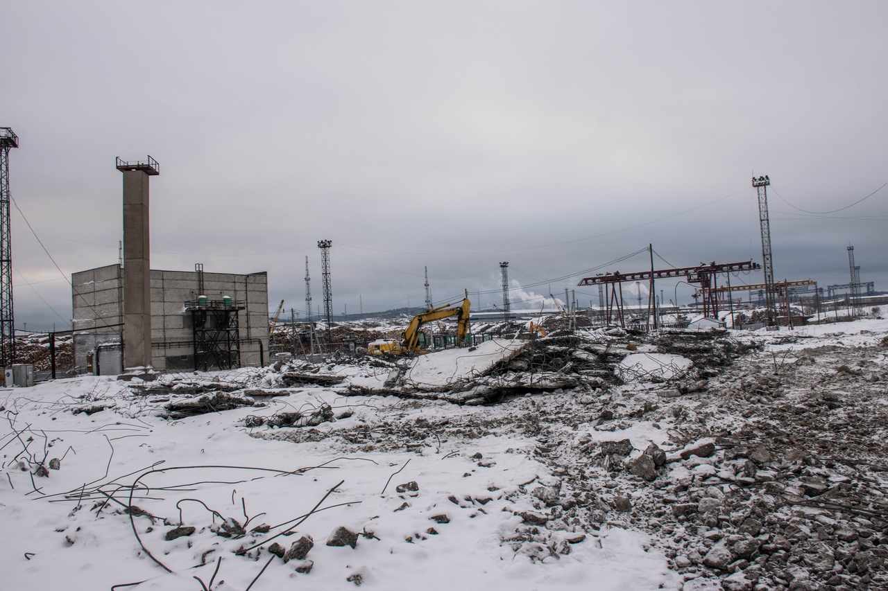 При строительстве целлюлозно бумажного комбината было допущено отступление от проекта