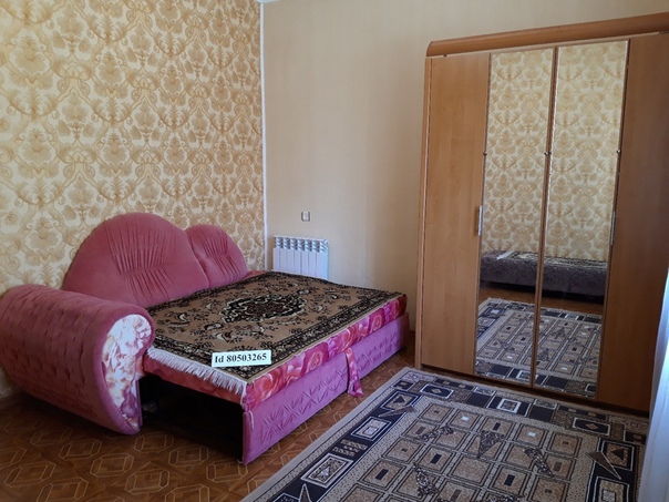 Фото: Евпатория-2019. <br>Сдаю ДОМ,двухкомнатный под ключ,без хозяев,по ул.Московской-Кирова,1/1,хороший ремонт,свой отдельный вход и небольшой дворик,под окнами можно поставить машину,чисто,уютно,раздельные комнаты,свежий ремонт, два двуспальных дивана,кровать,шкаф,стенка,кондиционер,хол/гор.вода постоянно,своё отопление,холодильник,два ТВ,WF,микроволновка,мягкий уголок в кухне,газ.плита,чистый санузел,ванная,стир.машина,стеклопакеты.Отличная развязка,рядом трамваи,маршрутки,магазины,тихий спокойный район,до моря и парка Фрунзе 7 мин.<br><br>Цена:<br>Июнь 2500 руб./сутки,<br>Июль 4500 руб./сутки,<br>Август 5000 руб./сутки.<br>Свободные даты: <br>с 01 июня по 01 июля.<br> <br>Есть и другие варианты долгосрочной и посуточной аренды,летние варианты в альбоме ЛЕТО 2019.Бронируем.<br>Больше вариантов здесь: <br> <br>+7978 857 49 42 звоните или пишите в л.с.