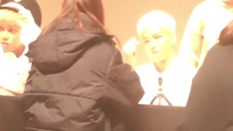 190316 u copying his pose in his ad