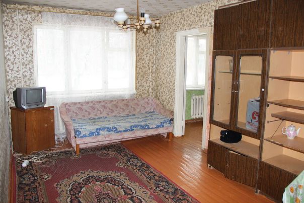 СРОЧНО! Продается 3х комнатная квартира в центре г.Кашира-2 <br>1/5 этажного панельного дома. Общая площадь - 54 м2, жилая - 39 м2, кухня - 6 м2, санузел совмещен, комнаты - две проходные, одна изолированная, высота потолков - 2,7м. Квартира без ремонта очень теплая. Автобусная остановка в нескольких минутах ходьбы (автобусное сообщение с Москвой), развитая инфраструктура: школа, детский сад, супермаркет, аптека, парикмахерская, детская площадка, почта - все в шаговой доступности (центр). <br>документы готовы к продаже. <br> <br>цена: 2 550 000 рублей. <br>тел: 89775674073 - фото Фото: СРОЧНО! Продается 3х комнатная квартира в центре г.Кашира-2 <br>1/5 этажного панельного дома. Общая площадь - 54 м2, жилая - 39 м2, кухня - 6 м2, санузел совмещен, комнаты - две проходные, одна изолированная, высота потолков - 2,7м. Квартира без ремонта очень теплая. Автобусная остановка в нескольких минутах ходьбы (автобусное сообщение с Москвой), развитая инфраструктура: школа, детский сад, супермаркет, аптека, парикмахерская, детская площадка, почта - все в шаговой доступности (центр). <br>документы готовы к продаже. <br> <br>цена: 2 550 000 рублей. <br>тел: 89775674073