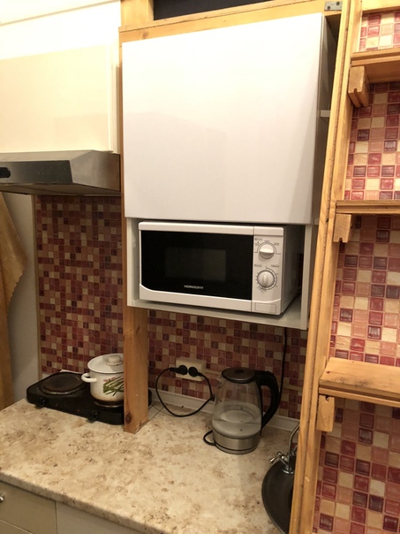 Собственник. Cдам квартиру-студию в 15 минутах транспортом от м. Медведково. Всего за 15 900! <br>Деревня Ховрино, ул. Осташковская. <br>Для одного славянина без детей и животных<br><br>Студия небольшая - 12м2 есть все для жизни: <br>- кухонный блок: эл. плита, эл. чайник, фильтр для воды и посуда <br>- холодильник и микроволновка<br>- вместительный шкаф для одежды, вешалка для верхней одежды.<br>- спальное место с дополнительной рабочей зоной на втором ярусе (см фото)<br>- санузел совмещеный : душ, туалет, раковина.<br>- стиралка, утюг, гладилка, пылесос<br>- интернет Wifi и проводной по желанию.<br><br>Студия находится в 4км за МКАД в области. Добраться можно на автобусах и маршрутках от м. Медведково. Время в пути - 15 мин, от остановки 5 мин пешком.<br>Аренда 15900+коммунальные платежи+депозит 10т.р. <br>Договор заключаю документы на руках. Звоните пока свободно!<br>89169712834 либо пишите мне в личку. - фото Фото: Собственник. Cдам квартиру-студию в 15 минутах транспортом от м. Медведково. Всего за 15 900! <br>Деревня Ховрино, ул. Осташковская. <br>Для одного славянина без детей и животных<br><br>Студия небольшая - 12м2 есть все для жизни: <br>- кухонный блок: эл. плита, эл. чайник, фильтр для воды и посуда <br>- холодильник и микроволновка<br>- вместительный шкаф для одежды, вешалка для верхней одежды.<br>- спальное место с дополнительной рабочей зоной на втором ярусе (см фото)<br>- санузел совмещеный : душ, туалет, раковина.<br>- стиралка, утюг, гладилка, пылесос<br>- интернет Wifi и проводной по желанию.<br><br>Студия находится в 4км за МКАД в области. Добраться можно на автобусах и маршрутках от м. Медведково. Время в пути - 15 мин, от остановки 5 мин пешком.<br>Аренда 15900+коммунальные платежи+депозит 10т.р. <br>Договор заключаю документы на руках. Звоните пока свободно!<br>89169712834 либо пишите мне в личку.