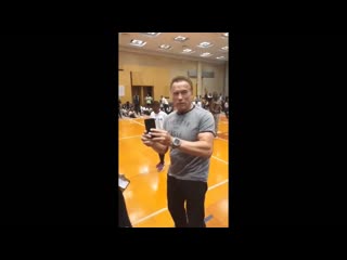 На Арнольда Шварценеггера напали в ЮАР (18 мая 2019)