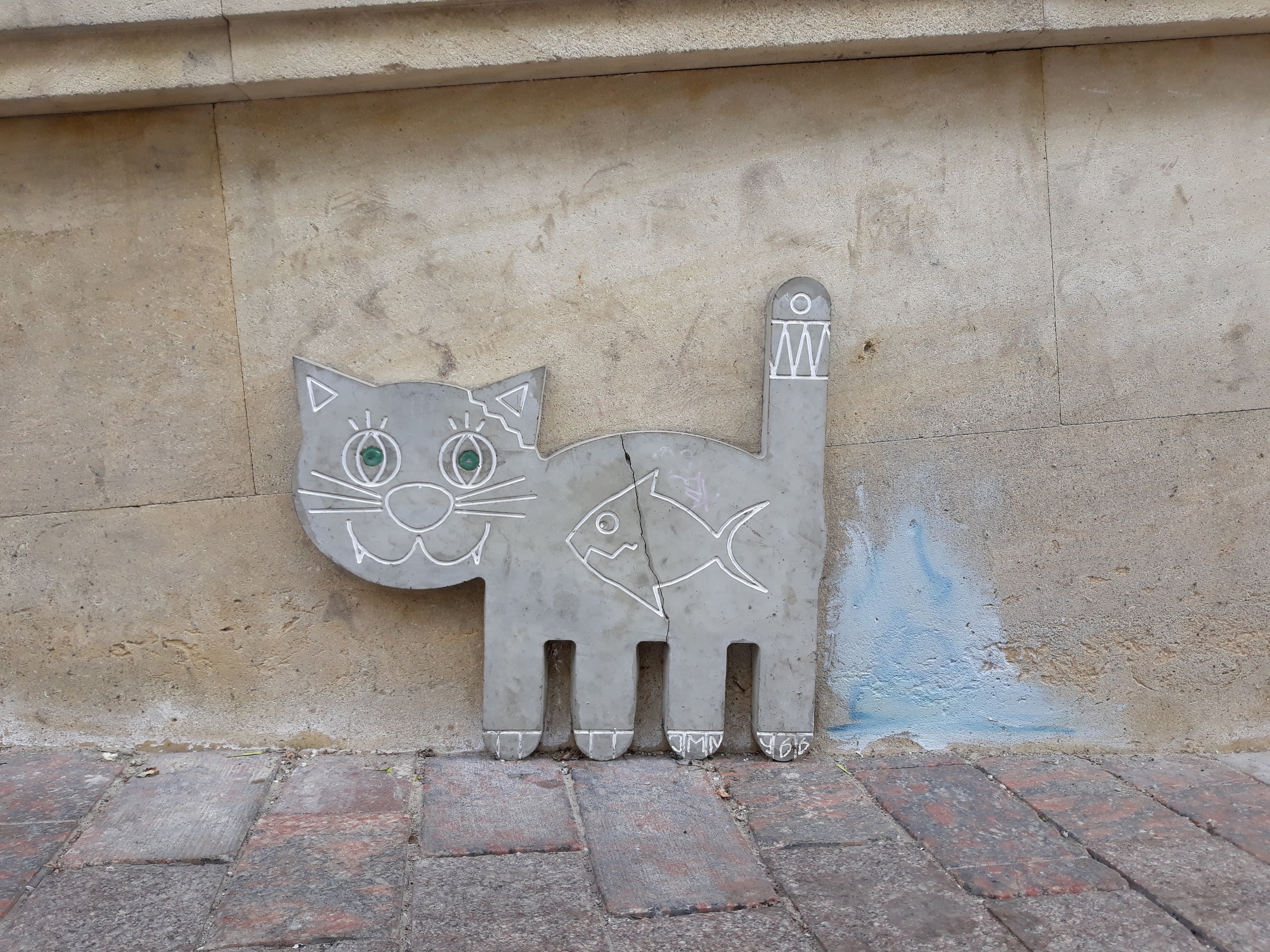 Кошка съела рыбку