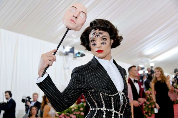 Пришло время выбирать самый экстравагантный образ с #metgala 