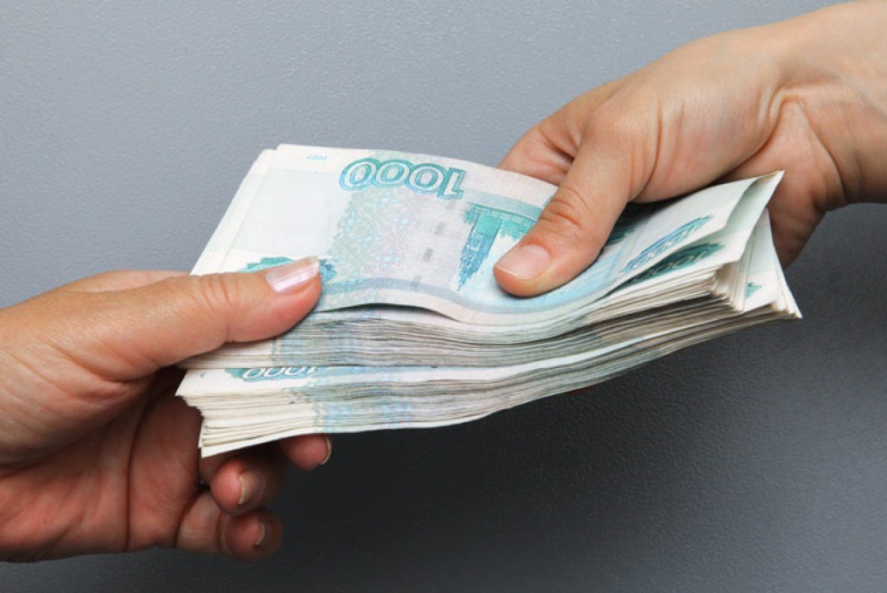 В КЧР мужчина за оформление пенсии отдал 100 тысяч рублей аферистке