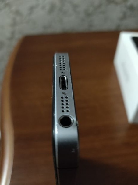 Apple iPhone SE