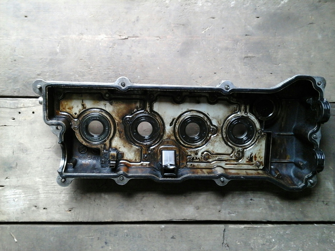 Замена сальников свечных колодцев ga15de