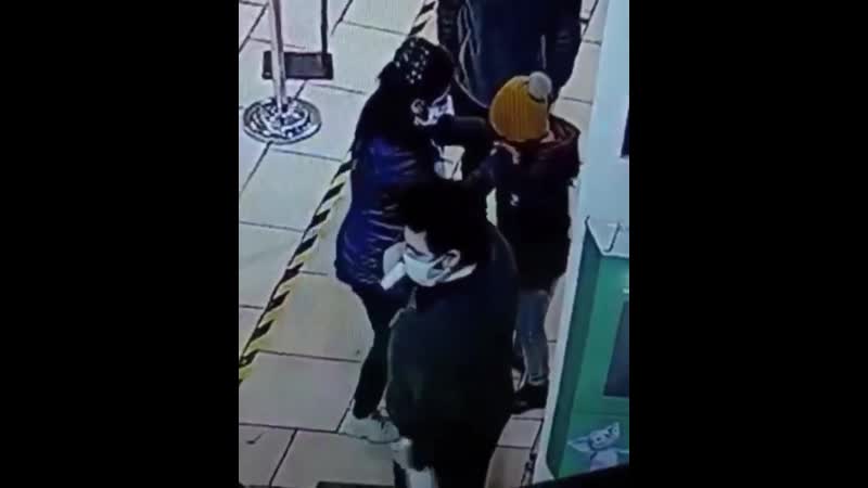 парень перепутал девушек