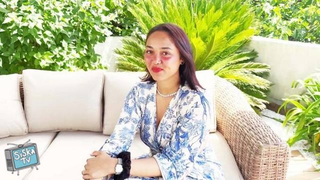  Elektra, 22 years old, accounting manager in Cannes!