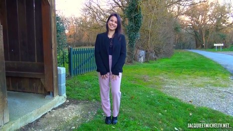Jacquieetmicheltv - Heivy, 25, is launching herself! What freshness and what beauty! Remember Heivy, a beautiful young woman of 25, who was introduced to us by the equally pretty Kinahaya. As a couple, the young ladies had frolic together with Lorenzo, which had a lot more to Heivy ... Tempted by a one-on-one experience with the guy, she therefore asked to go in front of the camera, but all alone this time ! Obviously pushed by her sweetheart, she launches in the company of our fellow and takes a certain pleasure in kissing intensely, especially when the latter decides to sodomize her ...