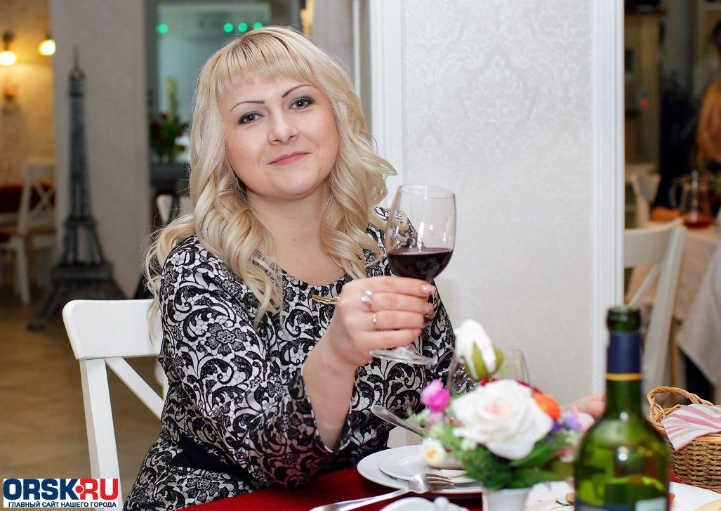 Ульяновская чиновница извинилась за фото в "шоколаде" Новости общества Известия 