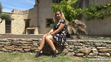 Jacquieetmicheltv - Victoria, slut for life! At 23, the pretty Victoria has not finished with her sexual experiences, on the contrary. More and more naughty, she fully assumes all her fantasies and considers herself to be a slut for life! If she has her little character in her daily life, it is however very different when she kisses ... Indeed, she is a real submissive who wants us to take her in hand. After a long discussion to know a little more about her desires, we understand that she really wanted a black TTBM to take care of her case ...