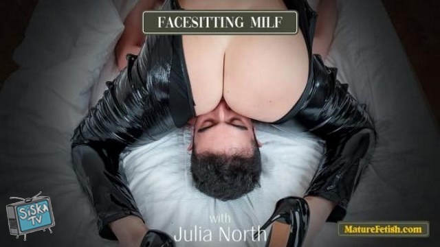  Julia North loves to rub her milf pussy during facefucking sex