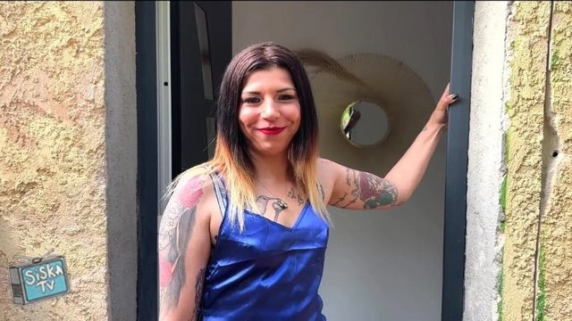  Gwen, 27, participates in rather intense antics!